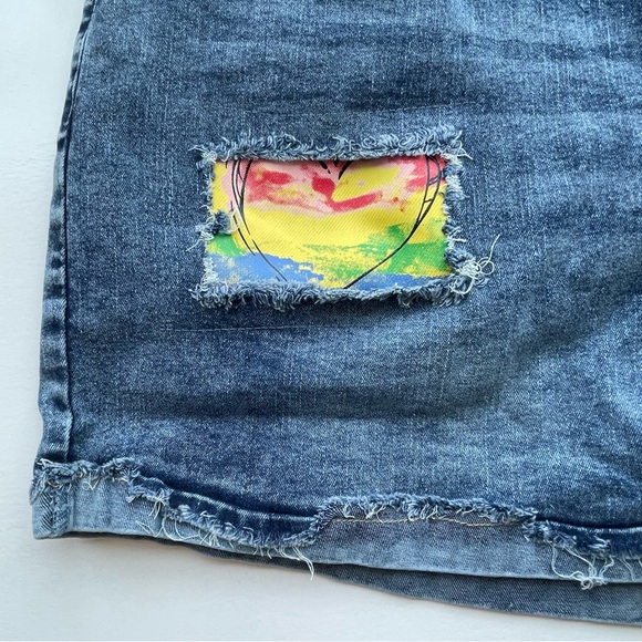 Plus size rainbow heart distressed jean shorts - Picture 5 of 14